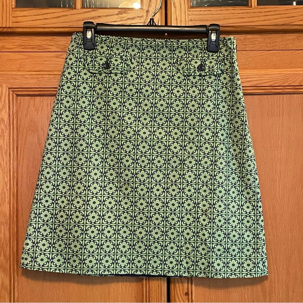 J. Crew A-Line Skirt in Green & Black Pattern
 size 2
100% cotton
Lined